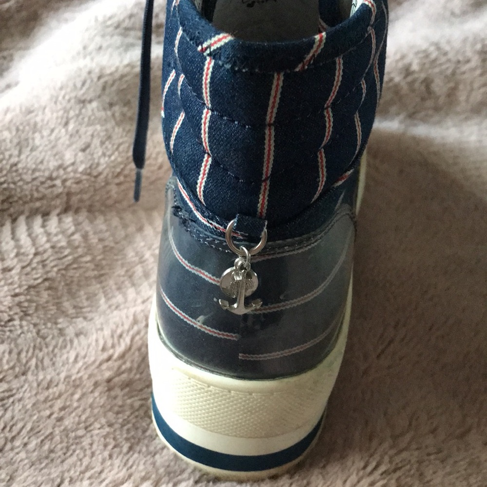 Size 7 Donald Duck Edition high tops by Spring - Picture 2 of 6